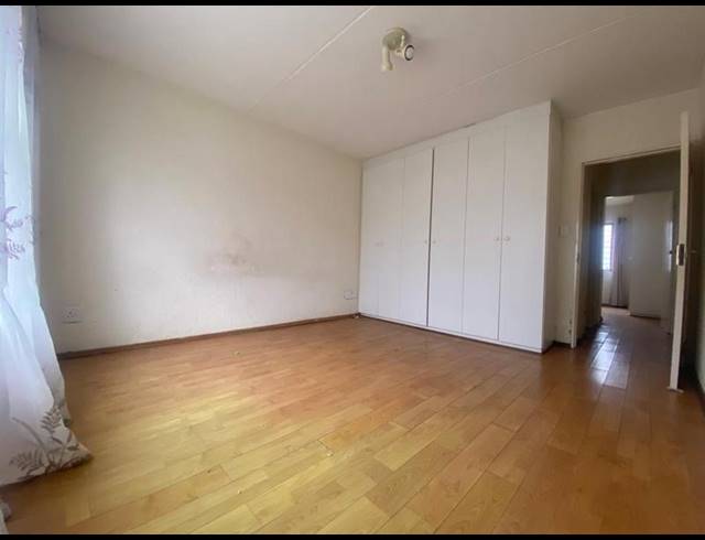 2 BEDROOM TOWNHOUSE FOR SALE IN VORNA VALLEY